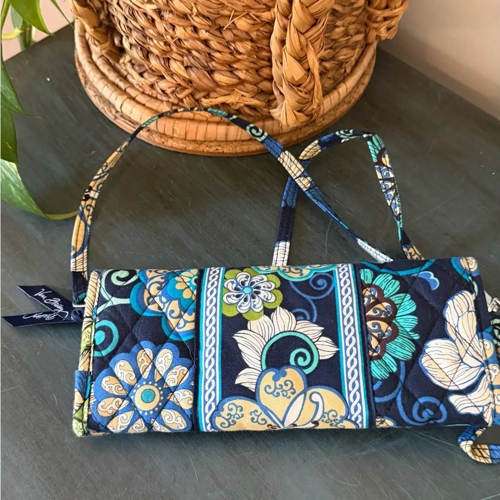 Vera Bradley Retired Mod Floral Blue Small tri-fold Wallet - Picture 2 of 11